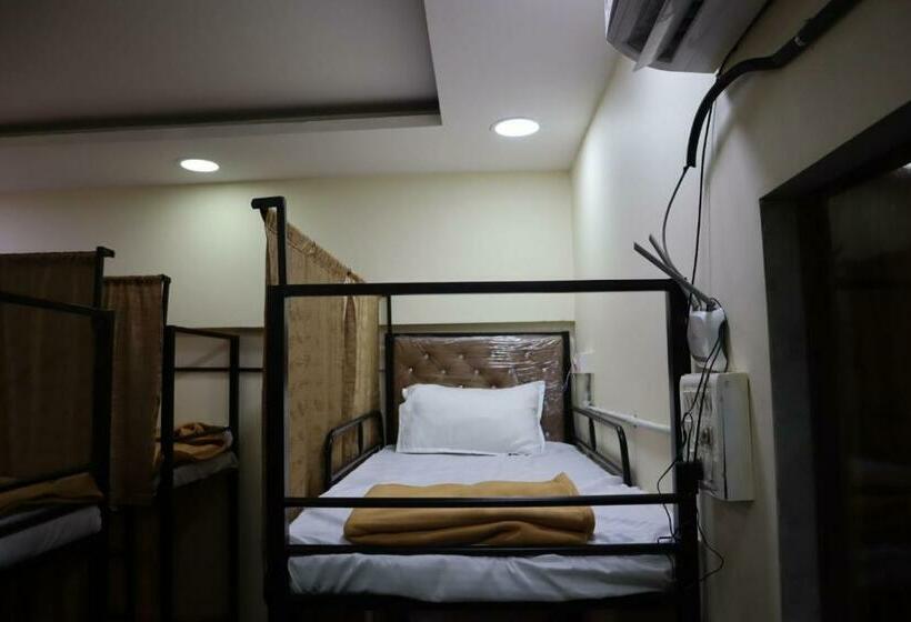 호스텔 New India Dormitory