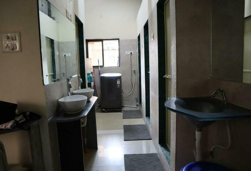 호스텔 New India Dormitory