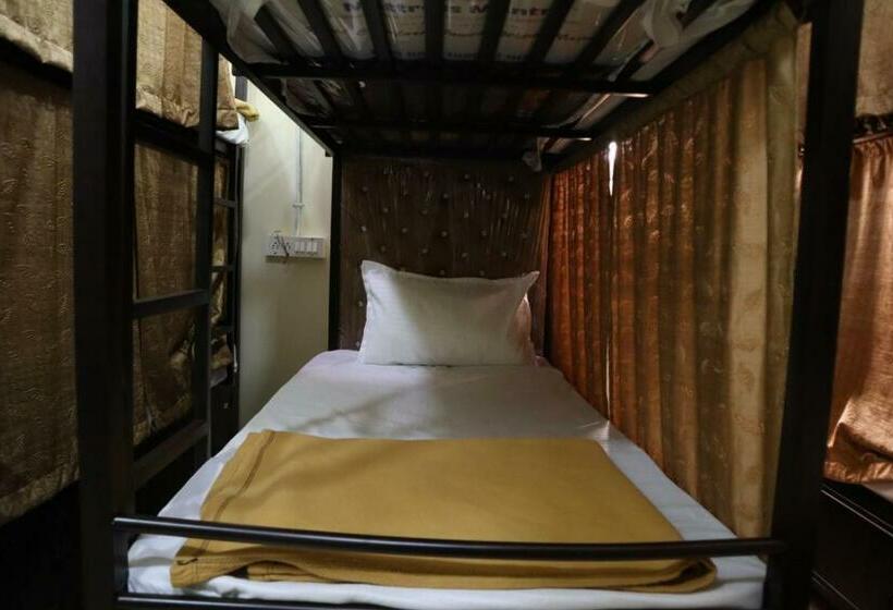 호스텔 New India Dormitory
