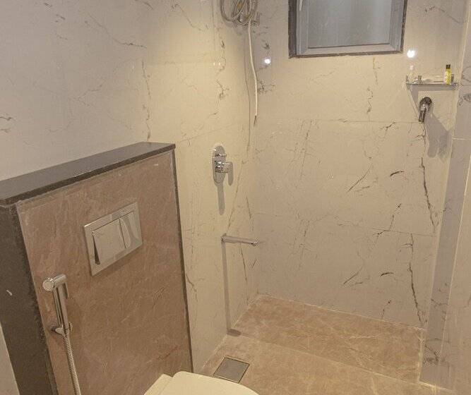 호텔 Monarch Montvert Rabale