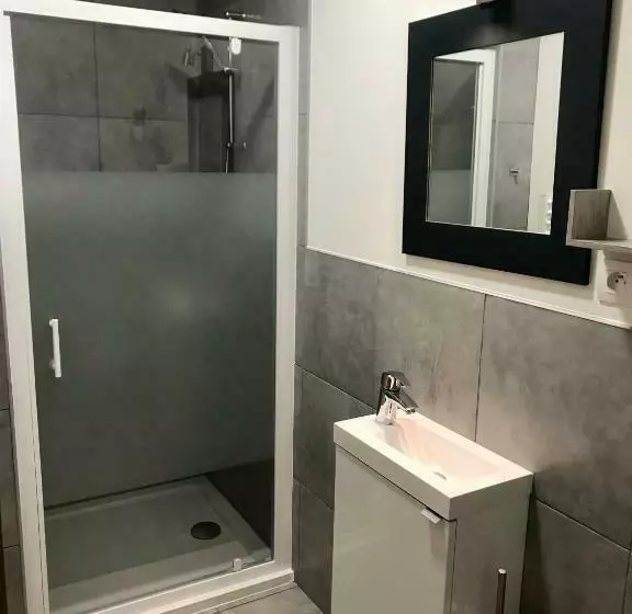 ペンション Studette De 17m2 Avec Parking Privé Gratuit Climatisation Et Petite Cuisine