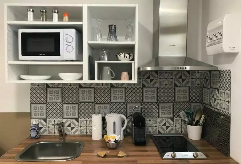 ペンション Studette De 17m2 Avec Parking Privé Gratuit Climatisation Et Petite Cuisine