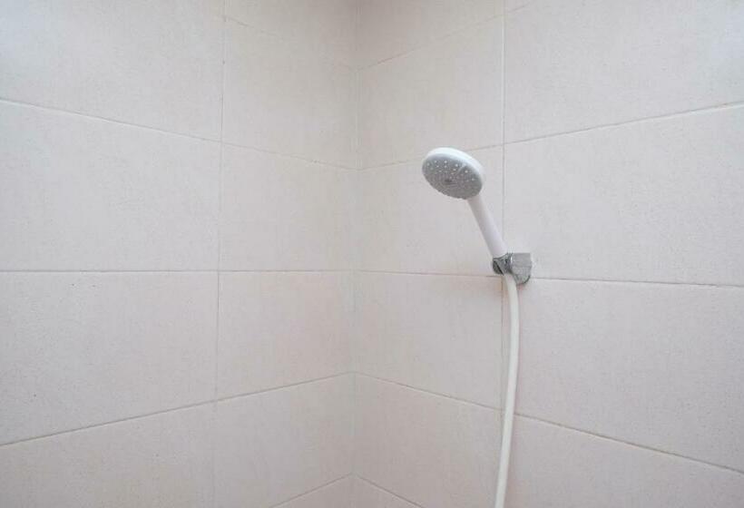 فندق Koolkost Syariah Near Luwes Gentan Park