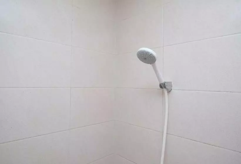 Hotelli Koolkost Syariah Near Luwes Gentan Park