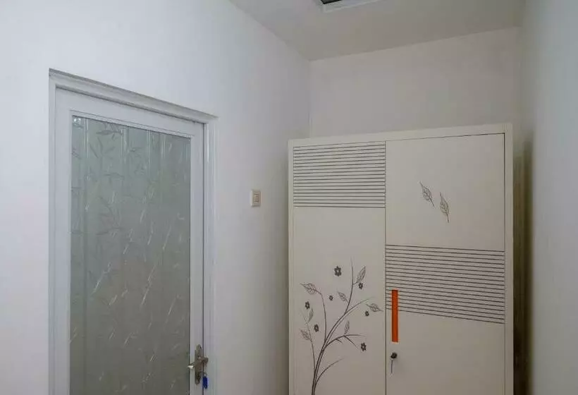 Hotelli Koolkost Syariah Near Luwes Gentan Park