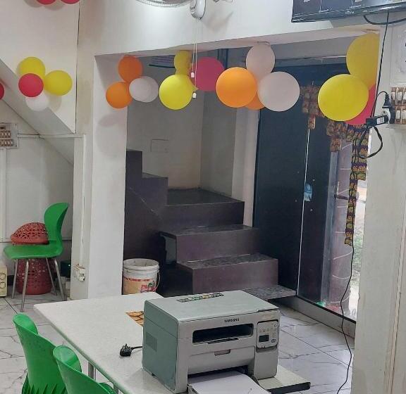 Hotelli Oyo 80775 H Up Inn