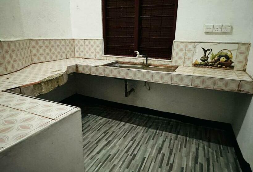 Pensjonat Aathil Guest House