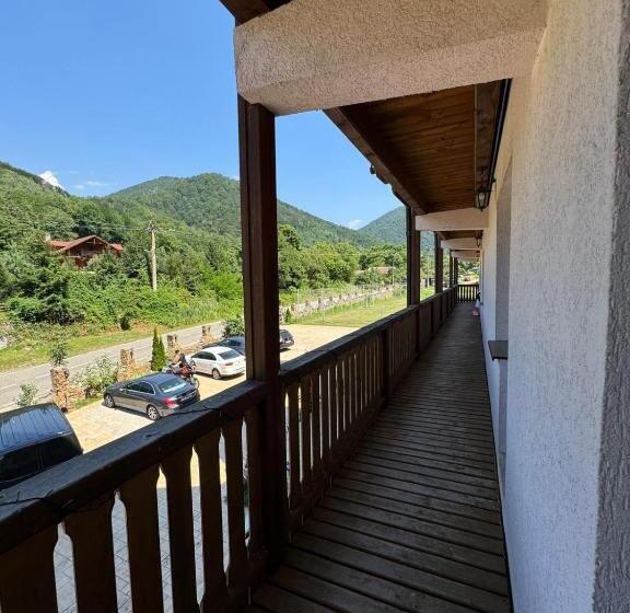 Pensjonat Conacul Vanatorului Borlova Muntele Mic Enduro Base