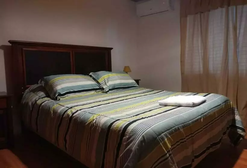ペンション Hostal Gilbert Los Angeles