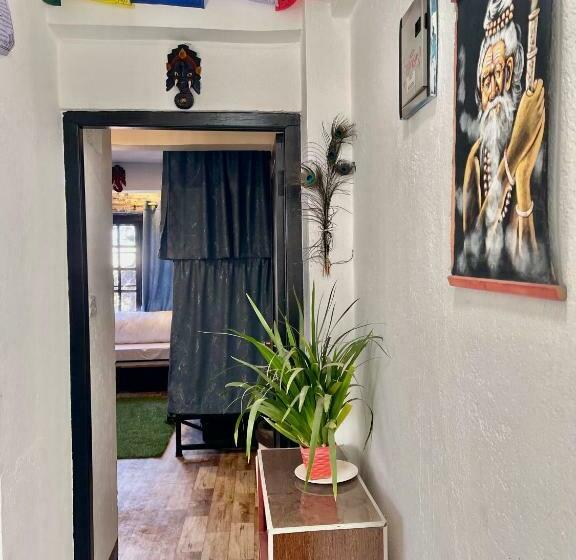هاستل Yatri Backpackers Home