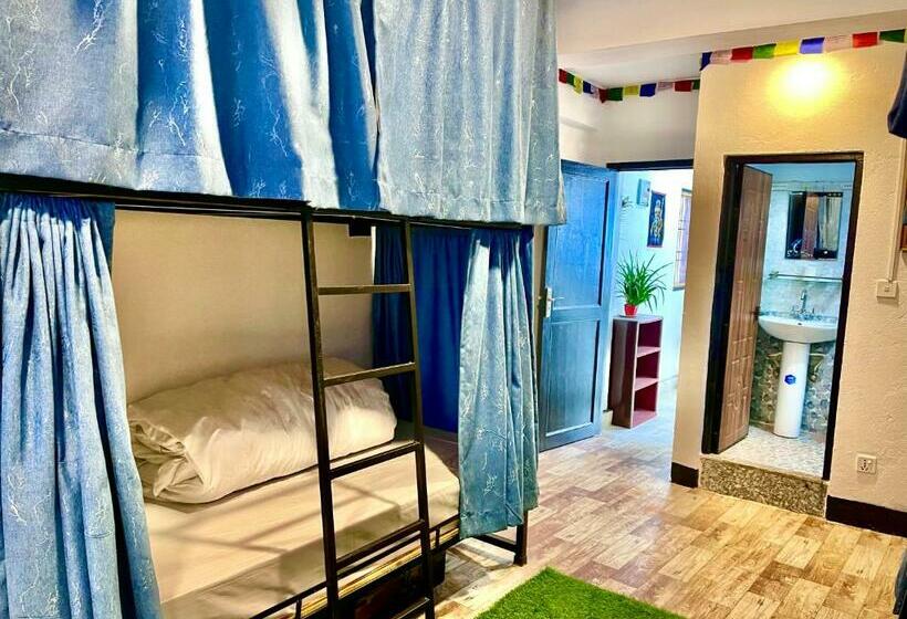 هاستل Yatri Backpackers Home