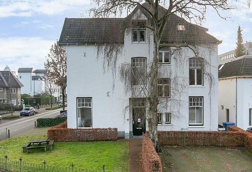 Bed and Breakfast Luxe Kamer In Stadsvilla, Gratis Parkeren!