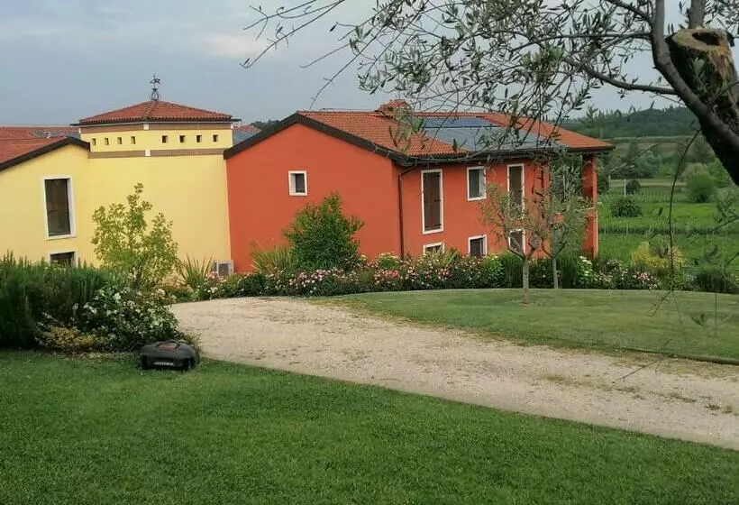 ホテル Agriturismo La Rondinella