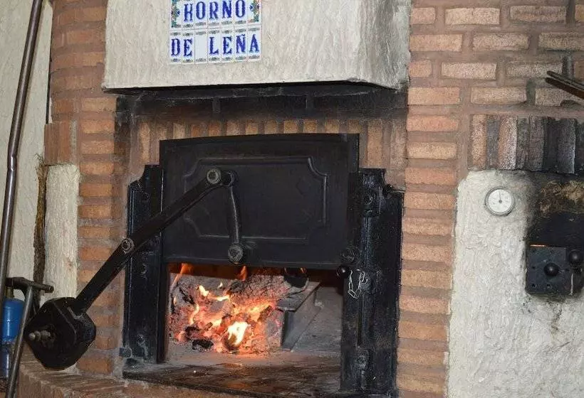 ホテル Hostal Restaurante El Paisano