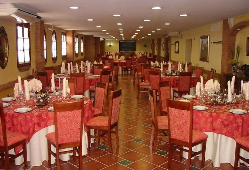 ホテル Hostal Restaurante El Paisano