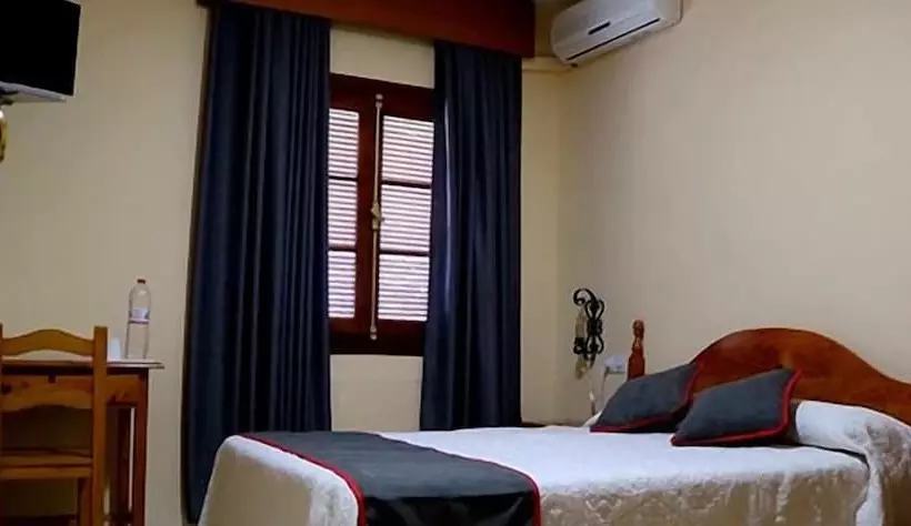 ホテル Hostal Restaurante El Paisano