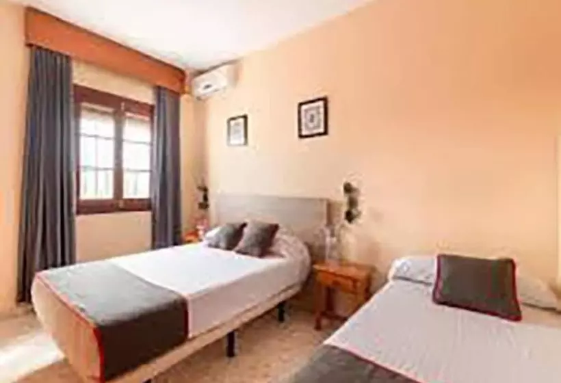 ホテル Hostal Restaurante El Paisano