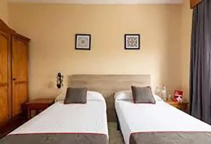 ホテル Hostal Restaurante El Paisano