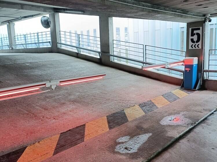 ホテル Ibis Bourgoin Jallieu Medipole