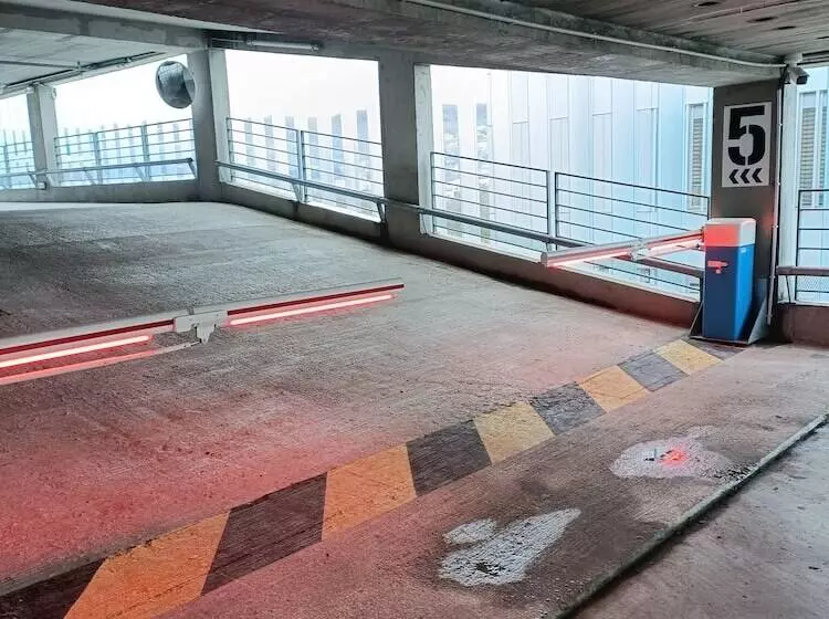 ホテル Ibis Bourgoin Jallieu Medipole