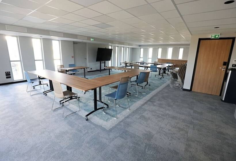 فندق Ibis Bourgoin Jallieu Medipole