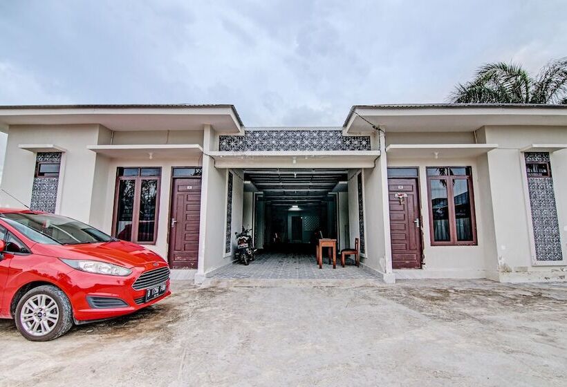 Hotel Oyo 92176 Sandira Syariah