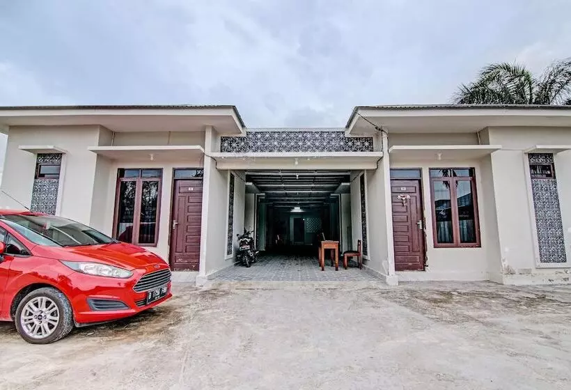 ホテル Oyo 92176 Sandira Syariah