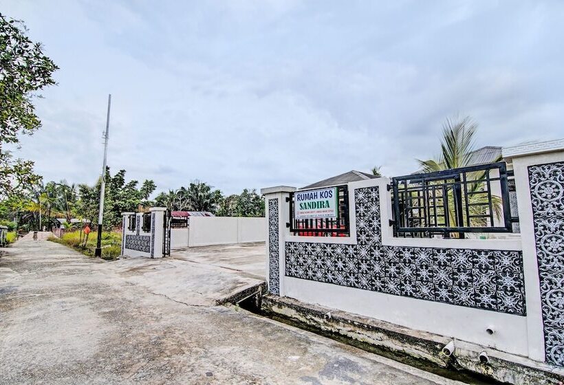 Hotel Oyo 92176 Sandira Syariah