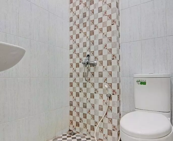 ホテル Oyo 92176 Sandira Syariah