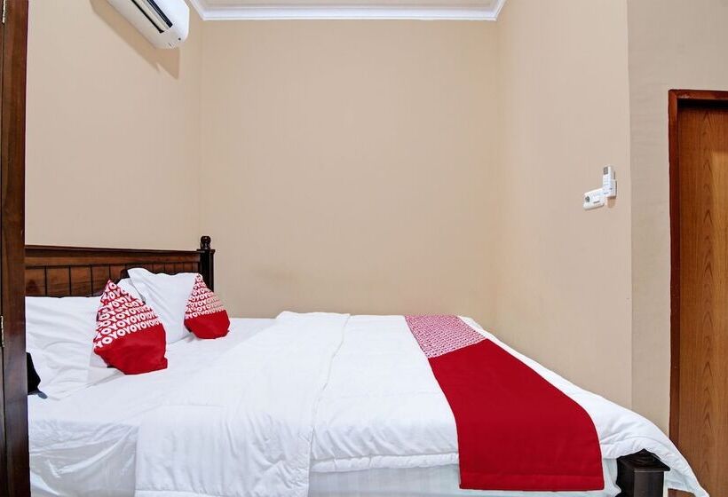 Hotel Oyo 92176 Sandira Syariah