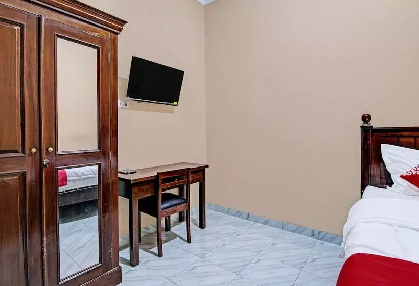 ホテル Oyo 92176 Sandira Syariah