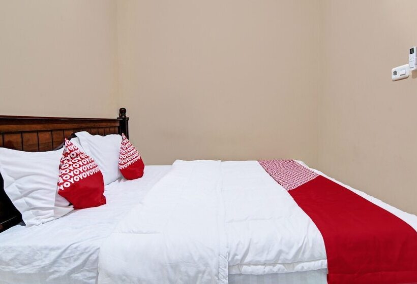 Hotel Oyo 92176 Sandira Syariah