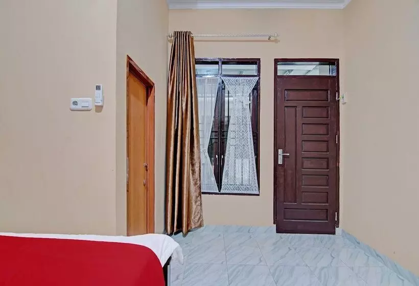 ホテル Oyo 92176 Sandira Syariah