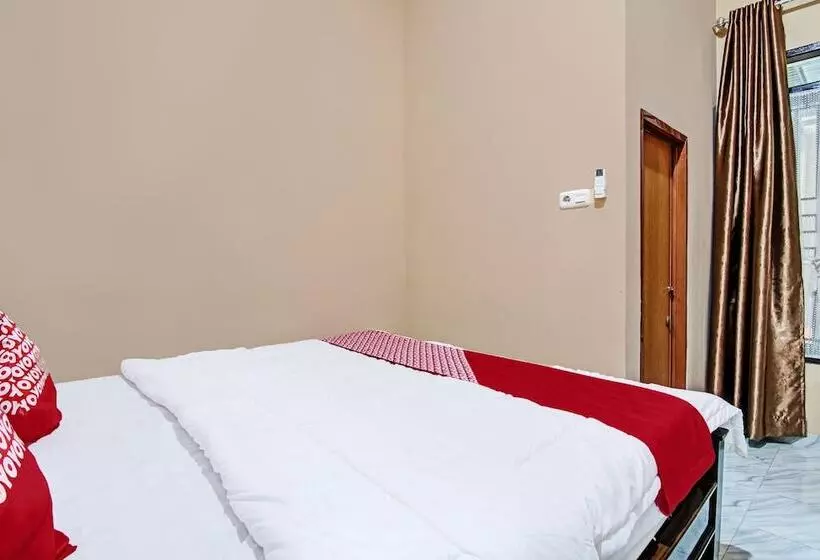 ホテル Oyo 92176 Sandira Syariah