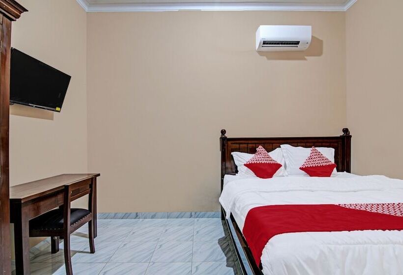 Hotel Oyo 92176 Sandira Syariah