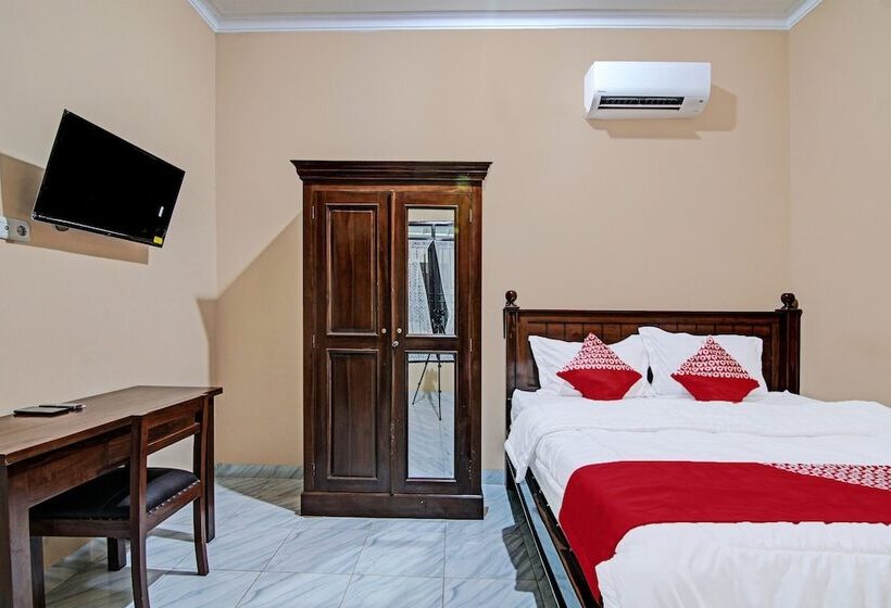 Hotel Oyo 92176 Sandira Syariah