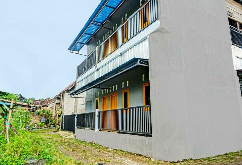 Отель Spot On 92168 Kost Pak Suyatno Syariah