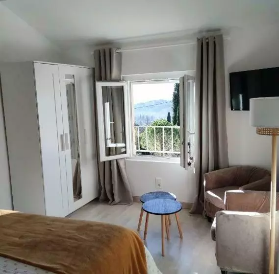 Les Terrasses B&b Avec Piscine Privée