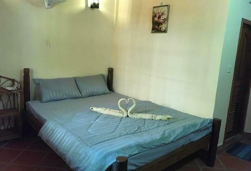 پانسیون Captain Chim S Guest House