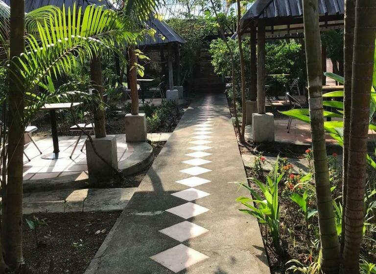 پانسیون Captain Chim S Guest House