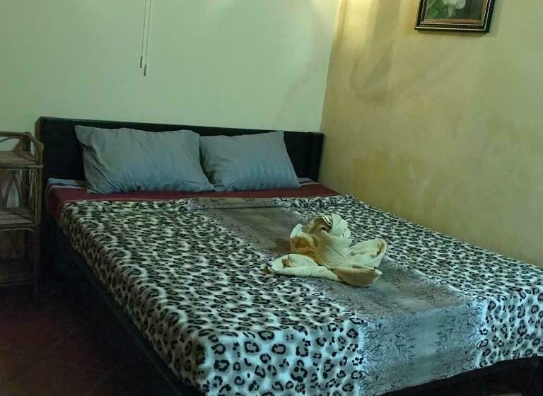 پانسیون Captain Chim S Guest House