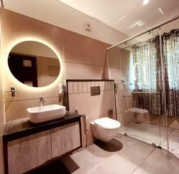 Crystal Kuruva Nature Resort & Spa