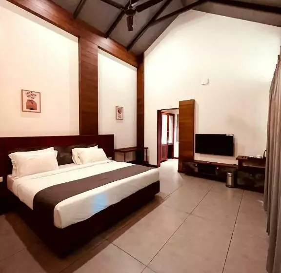 Crystal Kuruva Nature Resort & Spa