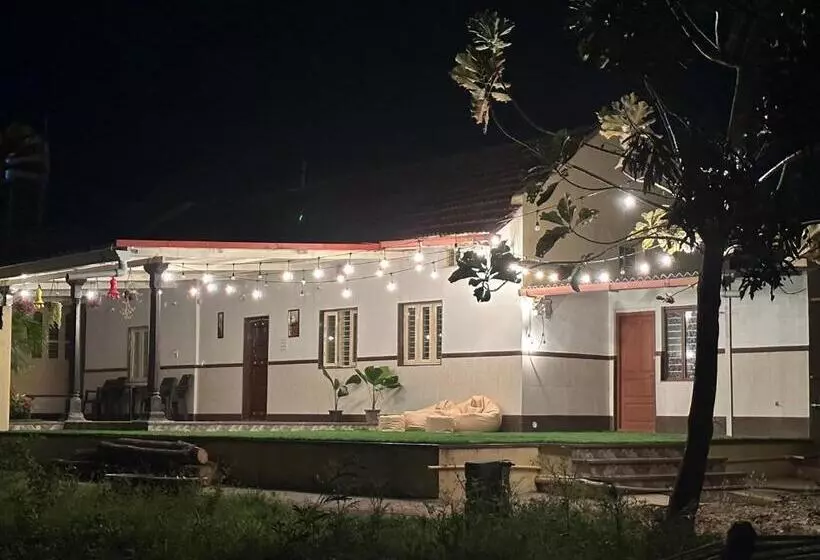 Hotel Rustic Village Farmhouse
