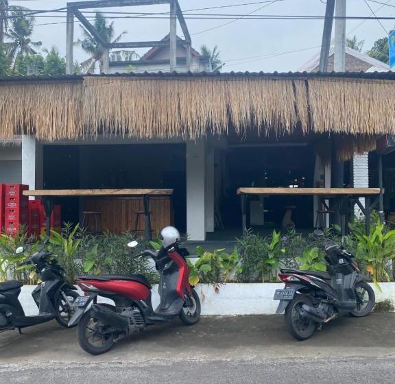 Paca S Reggae Bar & Hostel