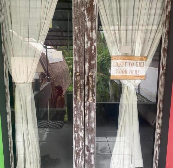 Paca S Reggae Bar & Hostel