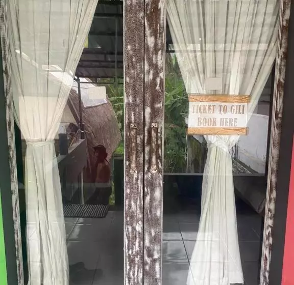 Paca S Reggae Bar & Hostel