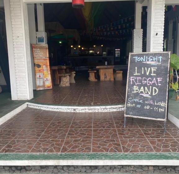 Paca S Reggae Bar & Hostel