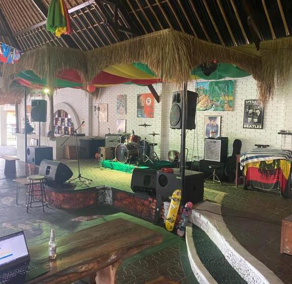 Paca S Reggae Bar & Hostel