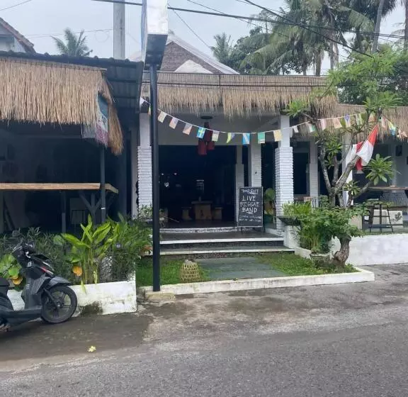 Paca S Reggae Bar & Hostel